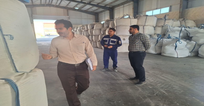 بازدید از پارتهای کود آماده تحویل شرکت پویا تدبیر فراست شهرستان ساوه در استان مرکزی 
