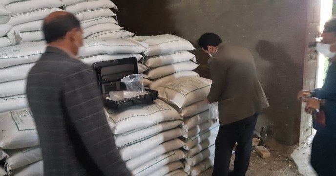 نمونه گیری از کود سوپر فسفات تریپل ارسالی از (شرکت کیمیاداران کویر یزد ) – استان مرکزی