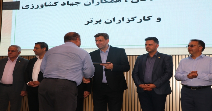 تجلیل از کارمندان و کارگزاران برتر استان آذربایجان غربی به مناسبت گرامیداشت هفته دولت