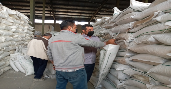 عملیات نمونه برداری از کود