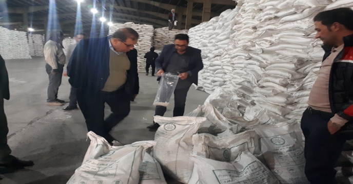 بازدید  مدیر مرکز تحقیقات کاربردی نهاده های کشاورزی  از انبار شرکت خدمات حمایتی آذربایجان غربی
