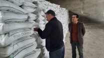  نمونه برداری کود کشاورزی از انبارهای سازمانی شرکت خدمات حمایتی کشاورزی استان کهگیلویه و بویراحمد