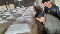 نمونه برداری از کود سولفات پتاسیم پودری  در مجتمع انبارهای کود شهید شاملو ، استان مرکزی  