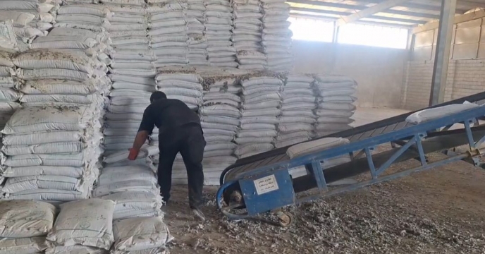 تحویل کود کشاورزی مورد نیاز کشاورزان استان کهگیلویه و بویراحمد به کارگزاران جهت توزیع تحویل کود کشاورزی مورد نیاز کشاورزان استان کهگیلویه و بویراحمد به کارگزاران جهت توزیع