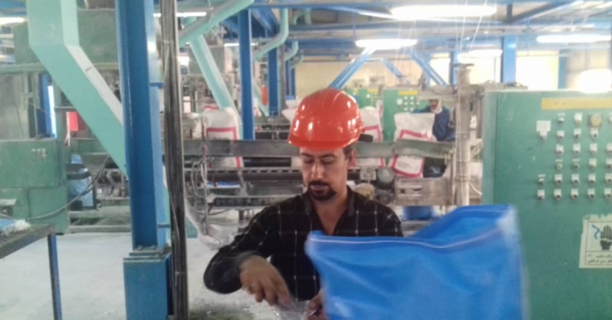نمونه برداری از خط تولید کود شیمیایی اوره پتروشیمی شیراز 