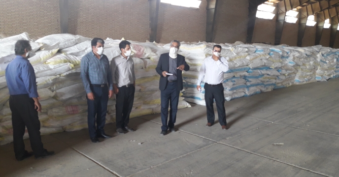 بازدید مدیر شرکت خدمات حمایتی کشاورزی استان اصفهان از انبارهای نگهداری کیسه گونی های  کودهای شیمیایی 