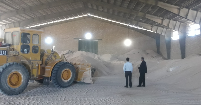 بازدید مدیر شرکت خدمات حمایتی استان اصفهان از  فرایند بارگیری خاک فسفات انبارهای سازمانی استان