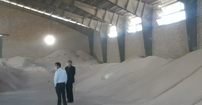 پایان ذخیره سازی خاک فسفات در انبارهای سازمانی استان اصفهان