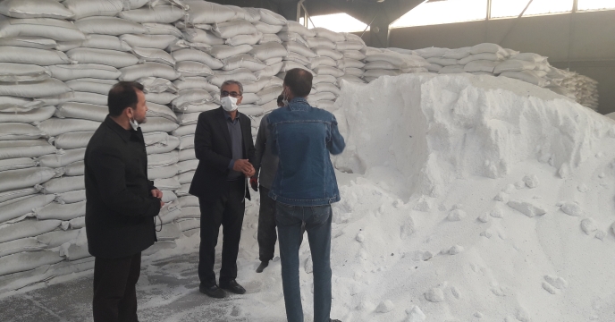 بازدید مدیر شرکت خدمات حمایتی کشاورزی استان اصفهان از انبارهای کود شیمیایی