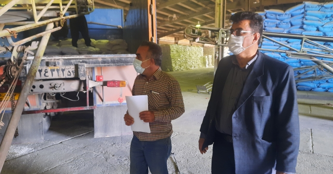 بازدید سرپرست شرکت خدمات حمایتی کشاورزی استان یزد از بارگیری کودها