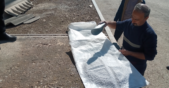 نمونه‌برداری پارت 64 کود سولفات پتاسیم گرانول تولید «صنعت پتاس آسیا» در انبار سازمانی فارس