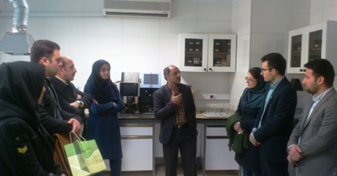 بازدید شرکت های تولید کننده کود استان البرز از آزمایشگاههای کود و سم مرکز تحقیقات کاربردی نهاده های کشاورزی