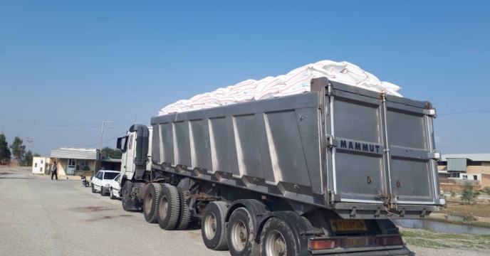 توزیع کود فسفات 13 درصد شیمیایی درشهرستان  سرابله 