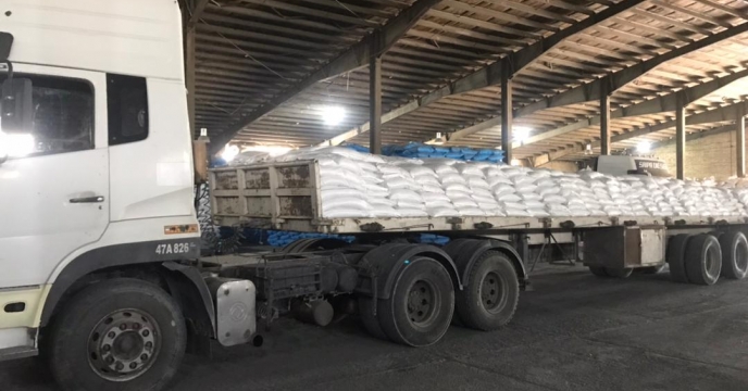 تخلیه مقدار 125 تن کود کلرور پتاسیم پودری در انبار کود استان آذربایجان غربی 