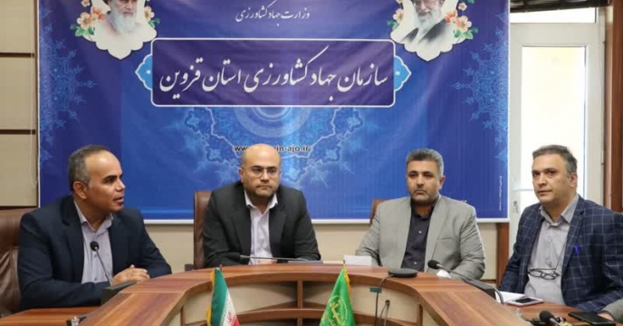 حضور مدیر شرکت خدمات حمایتی کشاورزی استان قزوین در نشست با بهربردارن برای برسی مسائل بیمه و تسهیل امور کشاورزی