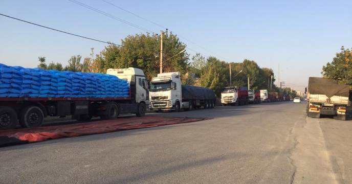تخلیه مقدار 54 تن کود سوپرفسفات تریپل ارسالی از بندر عباس  در انبارسازمانی آذربایجان غربی