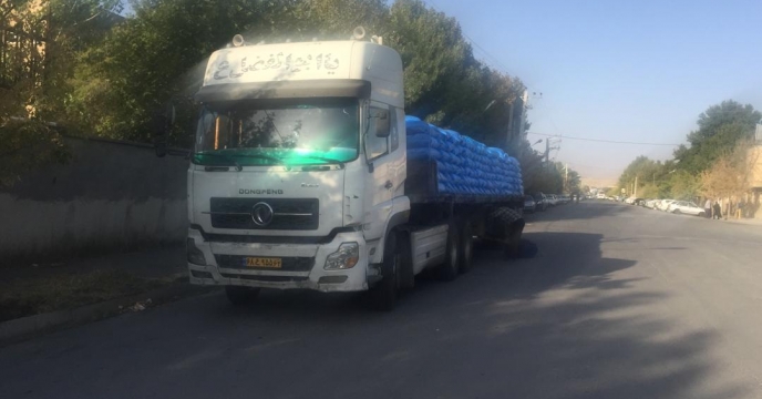 تخلیه مقدار 59 تن کود اوره  ارسالی از  مرودشت شیراز  در انبار سازمانی آذربایجان غربی