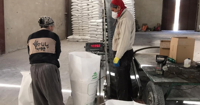 کیسه گیری مقدار 30 تن کود اوره فله در انبارکود استان آذربایجان غربی 