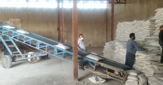 تخلیه 200 تن کود سولفات پتاسیم گرانوله در انبار استان زنجان