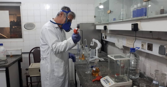 آزمایش نمونه امولسیفایر FF4 ,FF6  در آزمایشگاه مجتمع شیمیائی آبیک