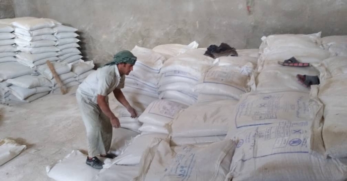 تامین و توزیع ۱۰ تن کود پتاسه در روستای طلحه