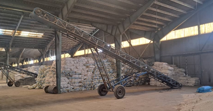 توزیع 30 تن کود سولفات پتاسیم پودری تولیدی شیمی اکسیر بوستان به انبار کلیه کارگزاران  شهرستان زرین شهر در ده ماهه 1404