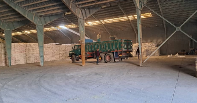 توزیع 105 تن کود اوره شیراز به انبار کلیه کارگزاران شهرستان شاهین شهر در آبان ماه سالجاری