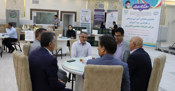 حضور معاون فنی به همراه روسای مراکز خدمات جهاد کشاورزی شهرستان مهاباد در هشتمین همایش آموزشی ترویجی و معرفی سبد کودی شرکت خدمات حمایتی