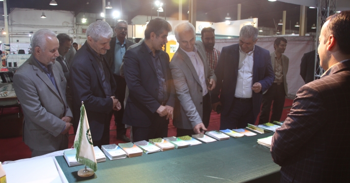 بازدید رئیس سازمان جهاد کشاورزی با هیئت همراه از غرفه شرکت خدمات حمایتی کشاورزی استان گیلان