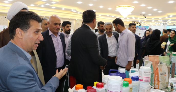 حضور سرپرست معاونت بهبود تولیدات گیاهی سازمان جهاد کشاورزی ، رییس مرکز تحقیقات کشاورزی و منابع طبیعی  در هشتمین همایش آموزشی ترویجی