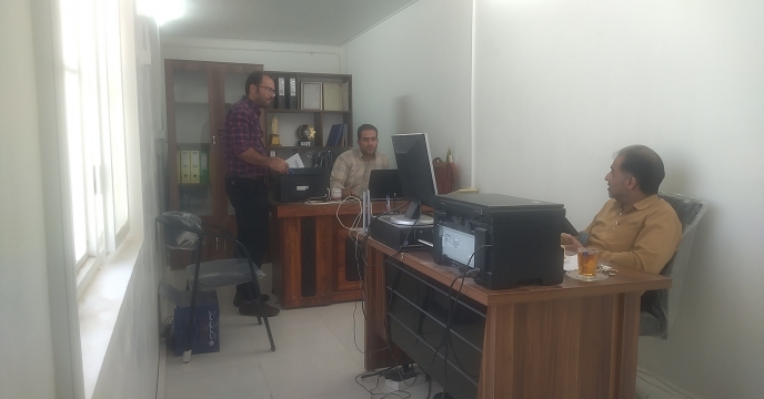 نظارت بر روند توزیع کود در کارگزاری سلفچگان توسط کارشناس شرکت خدمات حمایتی کشاورزی استان قم