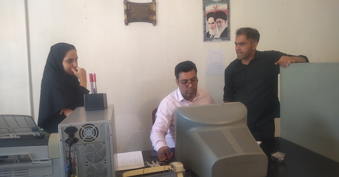 بازدید گروه نظارت از انبار کارگزاری «ملک‌آباد» و بررسی انطباق موجودی نهاده‌ها در استان قم