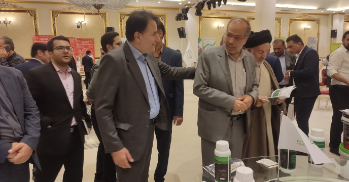 اعضای شورای شهر قم برای حمایت از تولید داخلی و بخش کشاورزی در همایش سبد کودی حضور یافتند