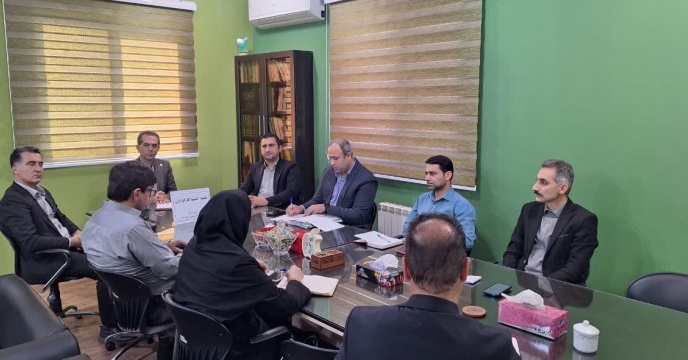 برگزاری جلسه کمیته کارگزاران کود به منظور بررسی و تصمیم گیری در خصوص متقاضی جدیدکارگزاری در شهرستان آق قل