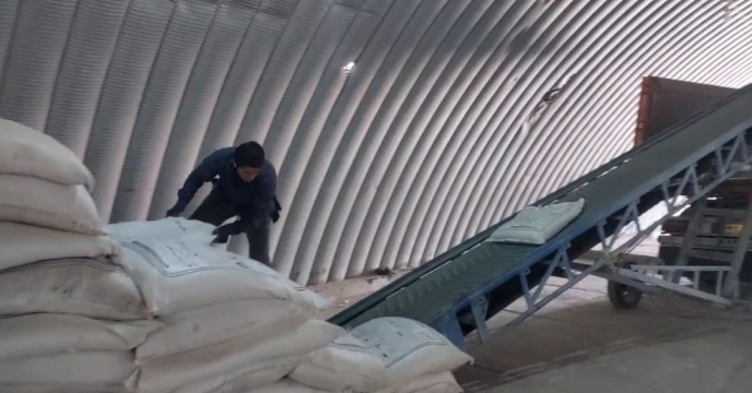 تحویل کود کشاورزی مورد نیاز کشاورزان استان کهگیلویه و بویراحمد به کارگزاران جهت توزیع