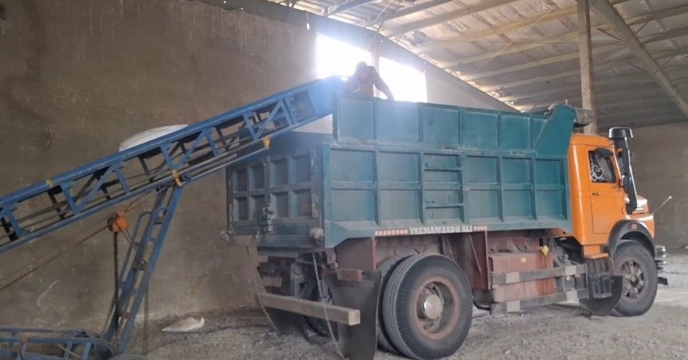 تحویل کود کشاورزی مورد نیاز کشاورزان استان کهگیلویه و بویراحمد به کارگزاران جهت توزیع