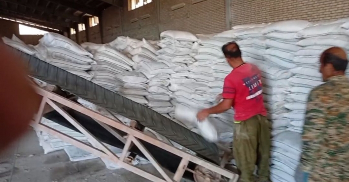 تحویل کود کشاورزی مورد نیاز کشاورزان استان کهگیلویه و بویراحمد به کارگزاران جهت توزیع