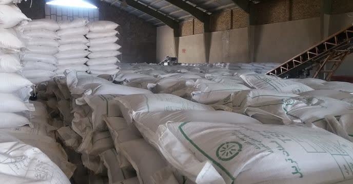 حمل و بارگیری مقدار170 تن  کود سوپر فسفات تریپل  برای توزیع به کشاورزان شهرستان بندرگز در نه ماهه سال جاری