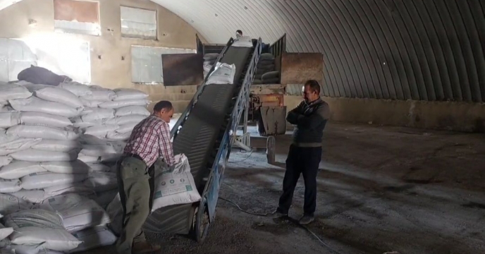 تحویل کود کشاورزی مورد نیاز کشاورزان استان کهگیلویه و بویراحمد به کارگزاران جهت توزیع