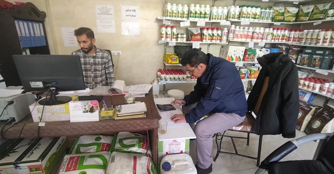 بازرسی از کارگزاری صدرا کشت جوانه کهک در استان قم برای تداوم توزیع بدون وقفه نهاده‌ها