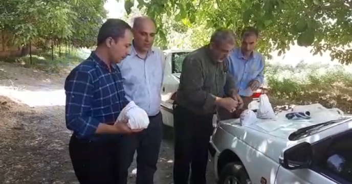 اجرای عملیات نمونه برداری آزمون خاک از مزرعه منتخب استان آذربایجان شرقی 