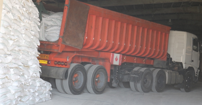 بارگیری و حمل محموله 80 تنی انواع کودهای سولفات پتاسیم گرانوله و سوپر فسفات ساده از انبارهای سازمانی شرکت خدمات حمایتی استان چهار محال و بختیاری به مقصد شهرستان های بن و سامان
