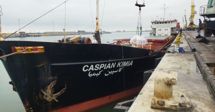 پایان عملیات بارگیری محموله کشتی کاسپین کیمیا در بندر آستارا خان