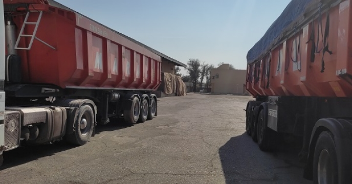 حمل وبارگیری مقدار 496 تن کود از انبار به شهرستان هیرمند خرداد1402