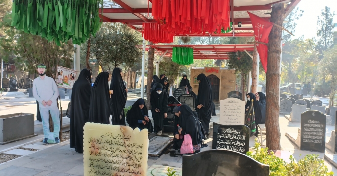 آیین غبار روبی مزار مطهر شهداء باحضور نماینده شرکت خدمات حمایتی کشاورزی قم برگزار شد
