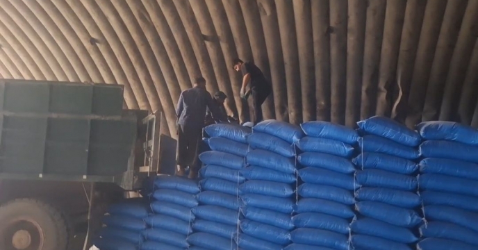 تحویل کود کشاورزی مورد نیاز کشاورزان استان کهگیلویه و بویراحمد به کارگزاران جهت توزیع