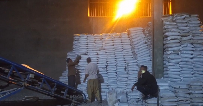 تحویل کود کشاورزی مورد نیاز کشاورزان استان کهگیلویه و بویراحمد به کارگزاران جهت توزیع