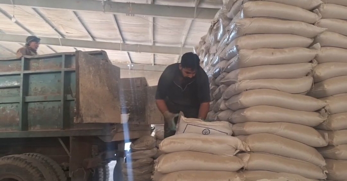 تحویل کود کشاورزی مورد نیاز کشاورزان استان کهگیلویه و بویراحمد به کارگزاران جهت توزیع