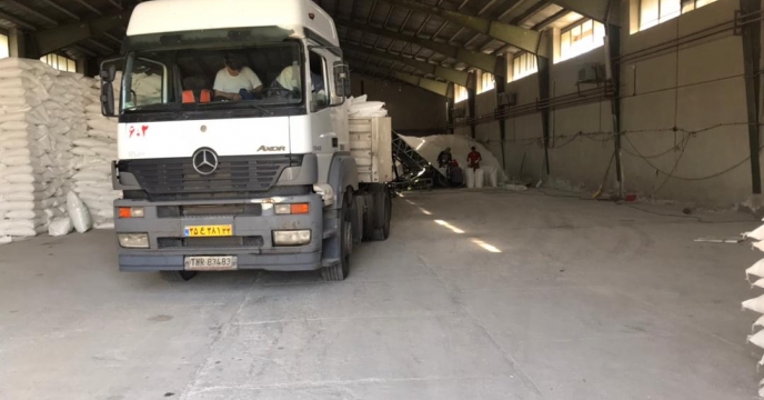 تأمین و حمل 27 تن کود شیمیایی اوره از مبدا مرودشت به شهرستان پیرانشهر