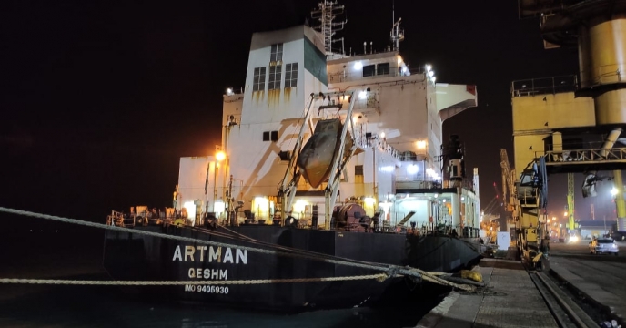پهلوگیری کشتی آرتمن حامل کود شیمیایی اوره در بندر عباس